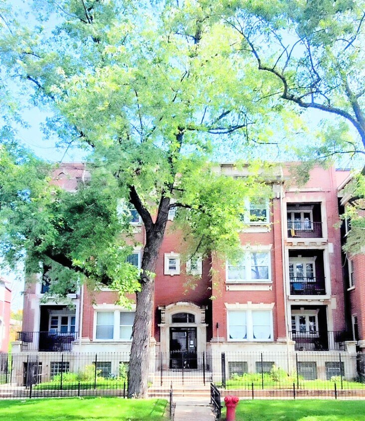 Foto principal - 5231 S Michigan Ave