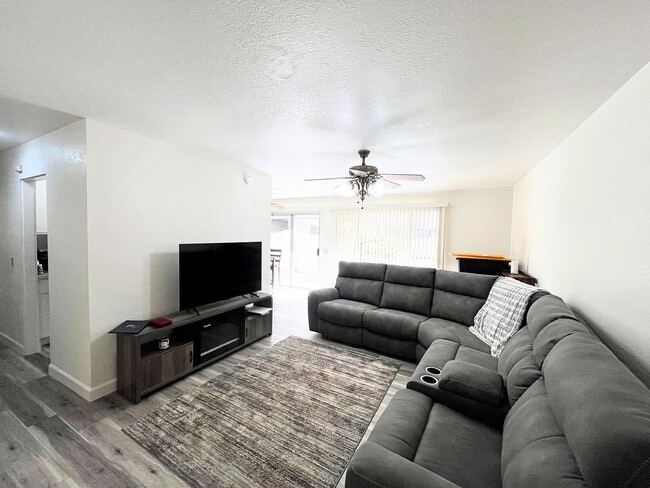 Building Photo - Cozy 2-Bedroom Condo in La Verne