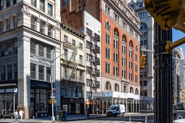 Foto del edificio - 146 Fifth Ave