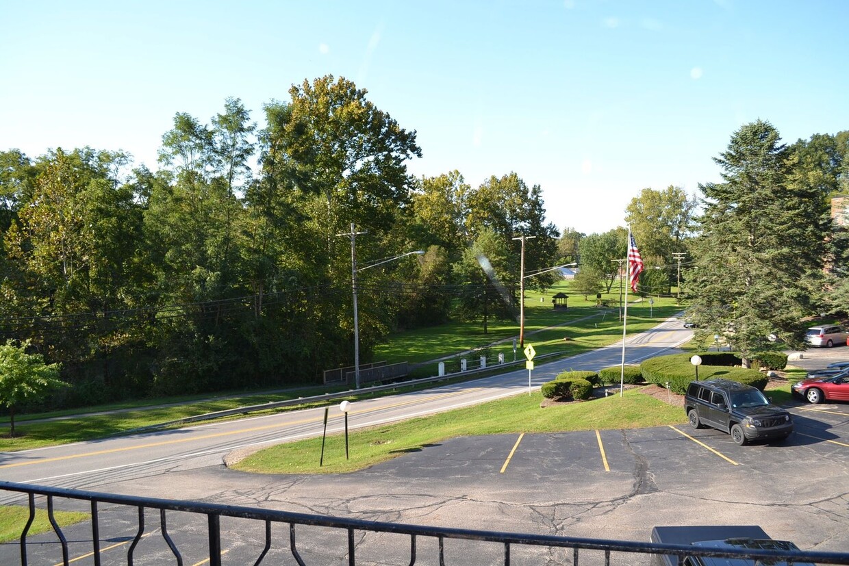 Foto del edificio - Chagrin Falls condo for rent