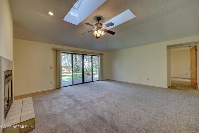 Building Photo - 4819 Wethersfield Pl W