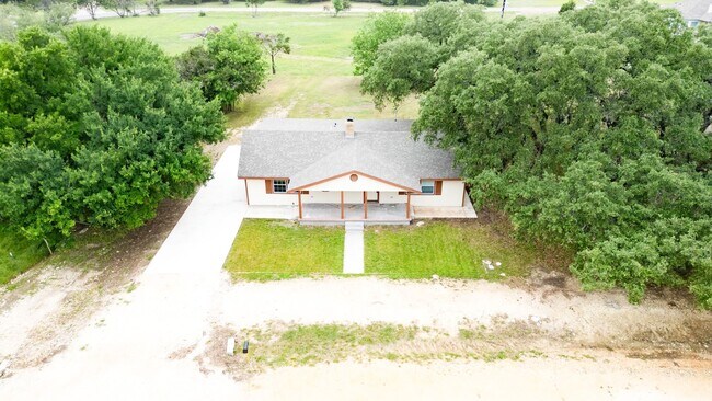 Building Photo - Available NOW!!!! Beautiful 1 story, 3 bedroom, 2 bath home.This is exactly what you have been lo...