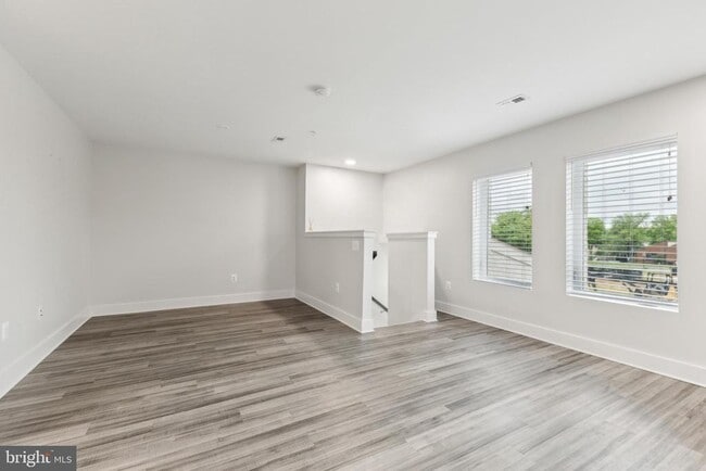 Building Photo - 19520 Village Walk Dr