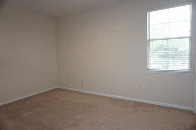 Foto del edificio - 3 bedroom 2 bathroom with loft