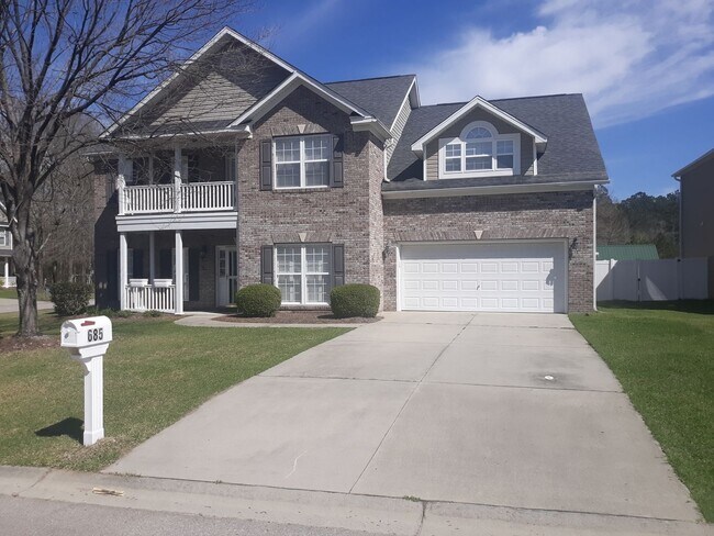 Building Photo - Beautiful and Charming! You Want it and Th...