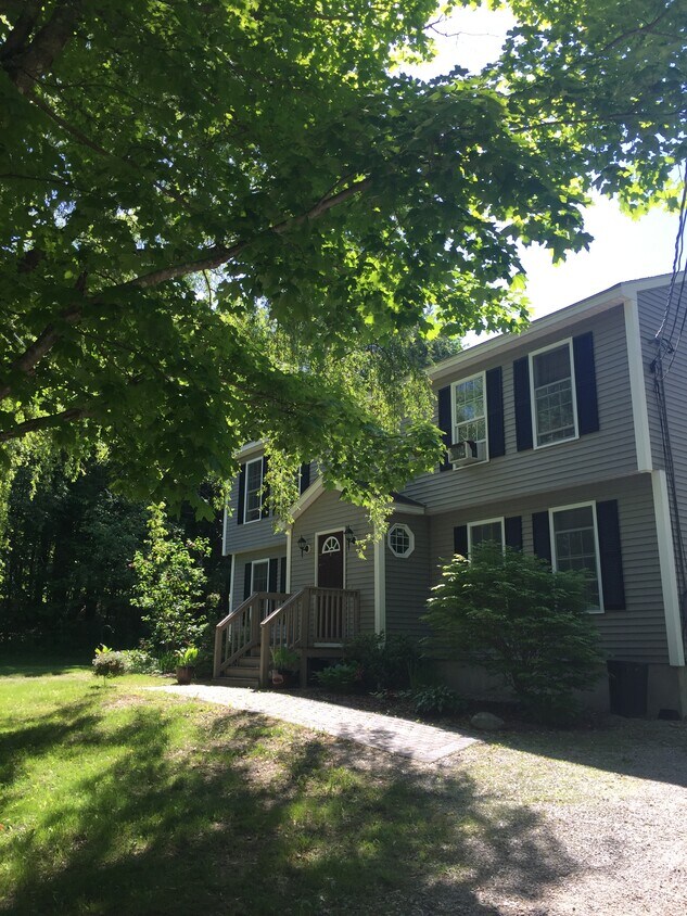 208 Mount Delight Rd, Deerfield, NH 03037 Townhome Rentals in
