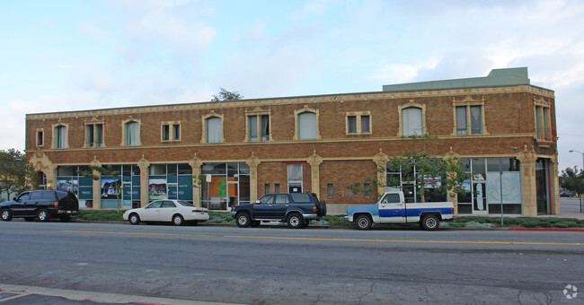 Building Photo - 3317 W Washington Blvd