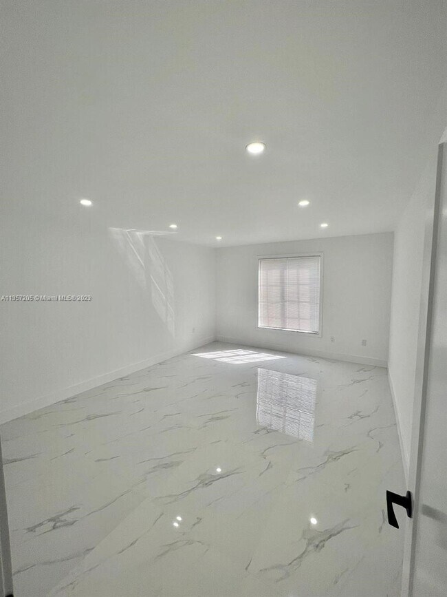 Foto del edificio - 4920 NW 79th Ave