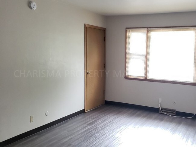 Foto del edificio - 512 W 16th St