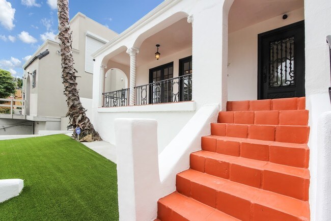 Foto del edificio - 2037 Holly Hill Terrace