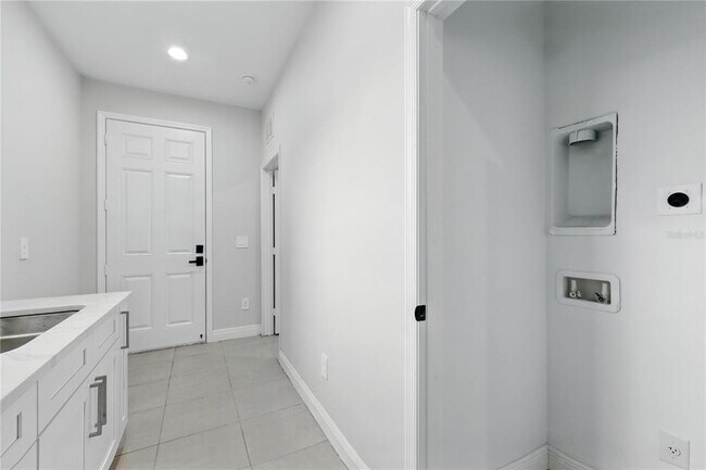 Foto del edificio - 8714 N Highland Ave