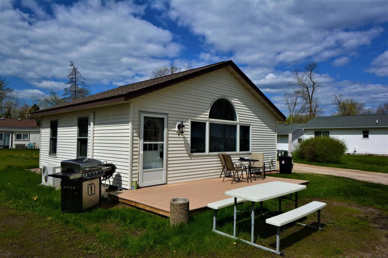Foto principal - 5996 Birchdale Rd