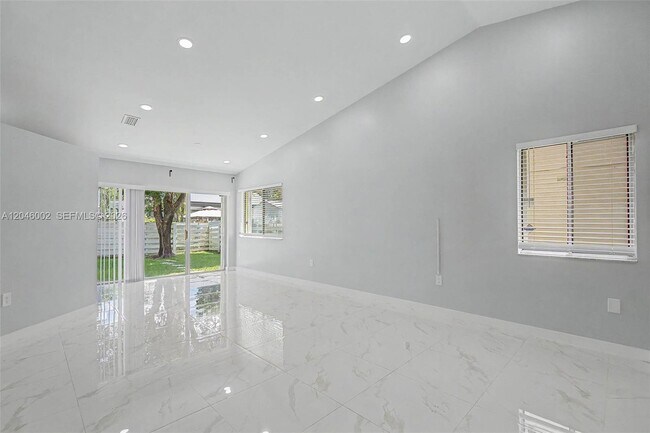 Foto del edificio - 13765 SW 145th St
