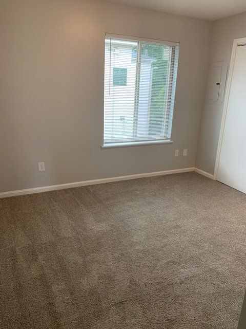 Building Photo - 411 E 5th St