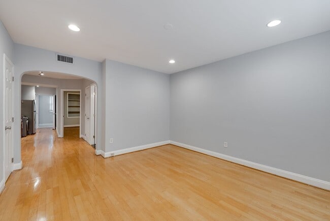 Foto del edificio - Updated Brentwood 2BR/1BA Condo with Bright, Open Living