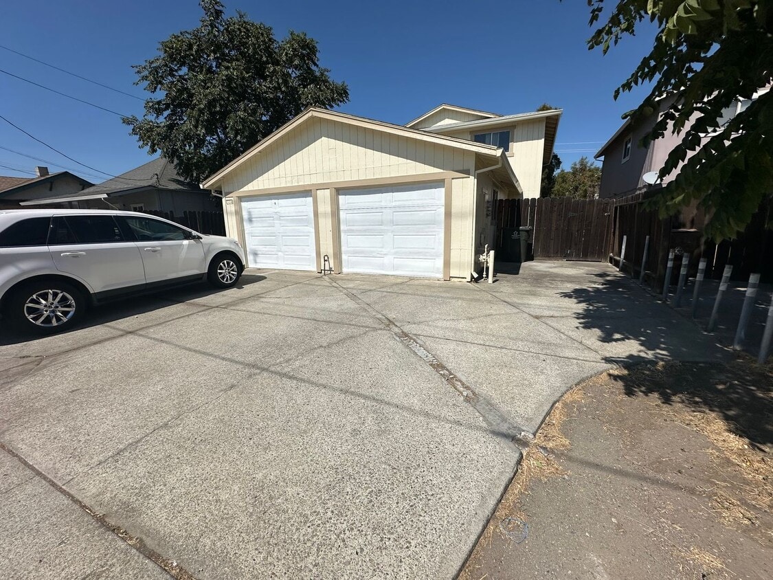 Foto principal - 504 W 10th St