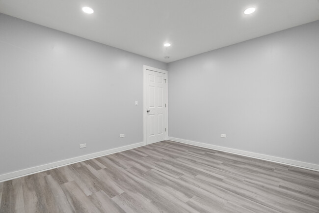 Foto del edificio - 821 E Lilly Ln