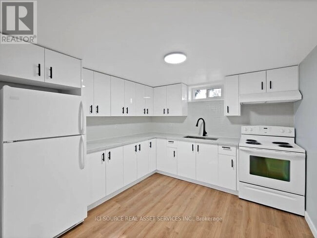 Building Photo - 6 Jasmin Crescent