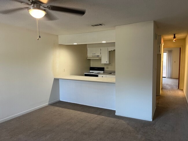 Building Photo - 25C 6th St