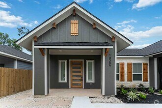 Building Photo - 7038 Smilax St