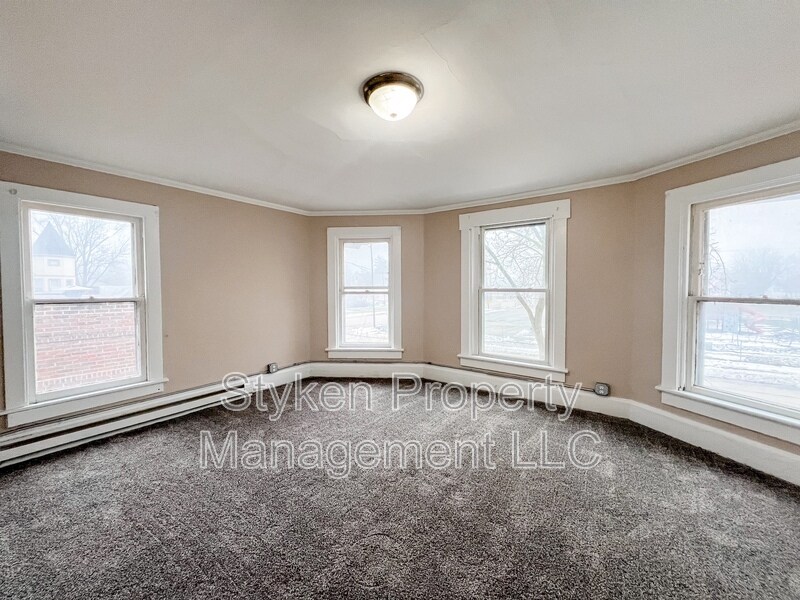 376 S Harrison Ave, Kankakee, IL 60901 Condo for Rent in Kankakee, IL