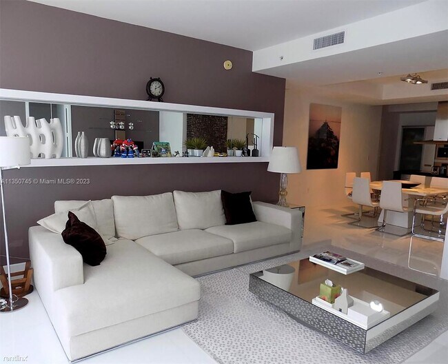 Foto del edificio - 2 br, 2.5 bath Condo - 18201 Collins Ave A...