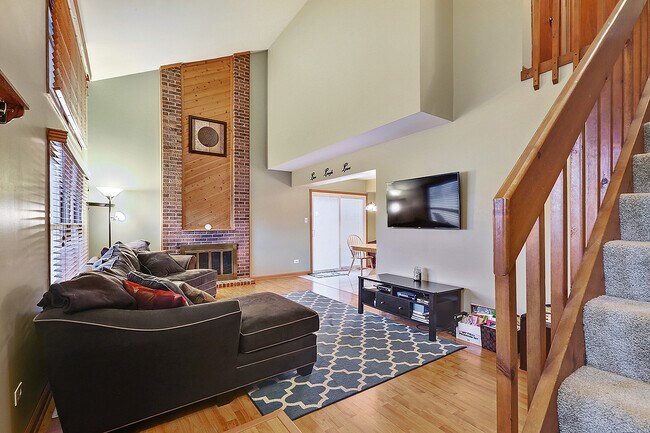 Foto del edificio - 9301 Waterford Ln