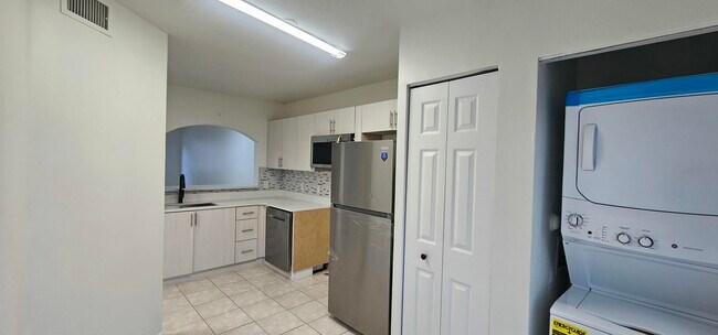 Building Photo - 3810 N Jog Rd