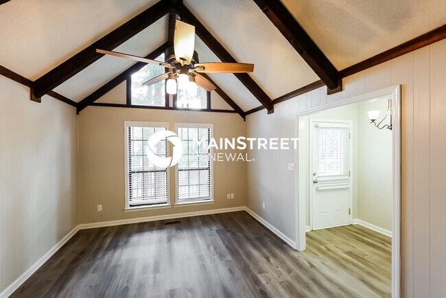 Foto del edificio - 3 Bedroom Pet-Friendly Home in HUEYTOWN, AL with Main Street Renewal