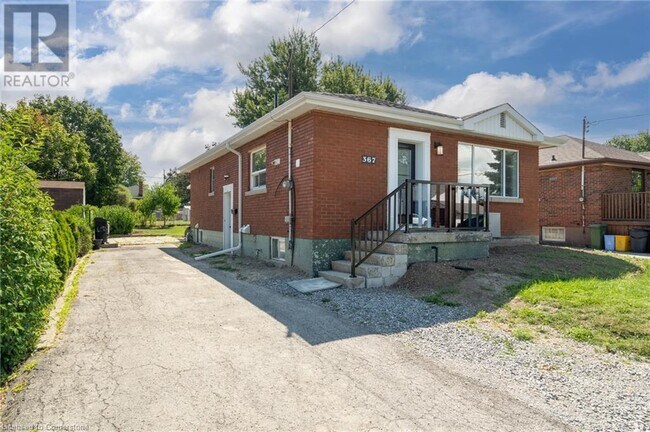 Photo du bâtiment - 367 E 18th St