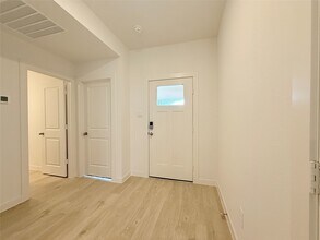 Building Photo - 30714 Wicklow Gdns Dr