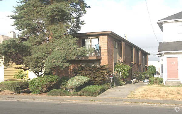 Foto principal - 2335 15th Ave S