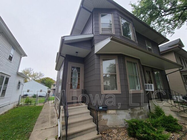 Building Photo - 313 Denver St