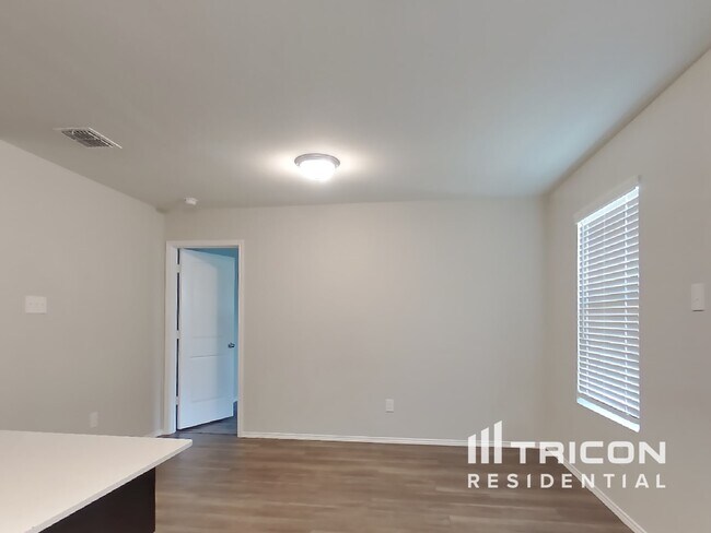 Foto del edificio - 460 Blue Crow Ln