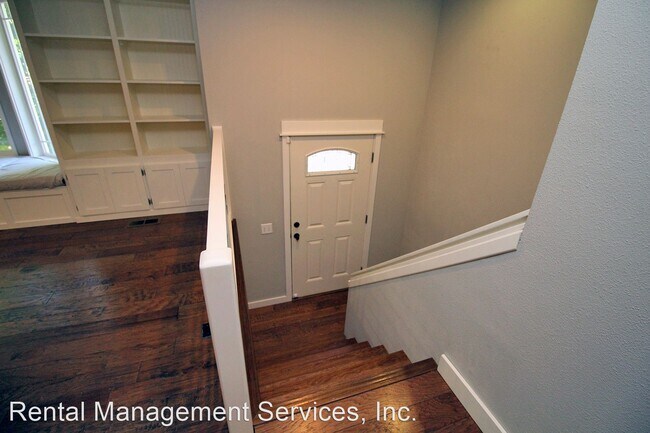 Foto del edificio - 4 br, 2.5 bath House - 3927 SW Arnold St