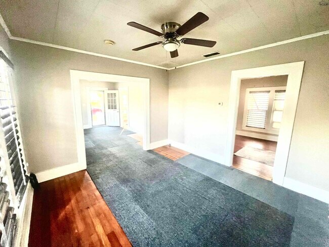 Foto del edificio - 2104 Taylor St