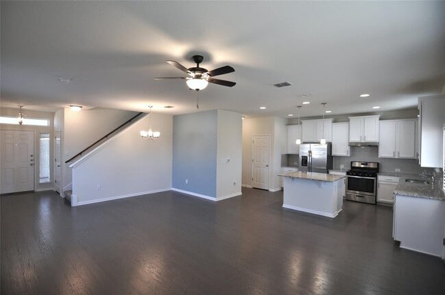 Building Photo - 10612 Harwood Overlook Cove