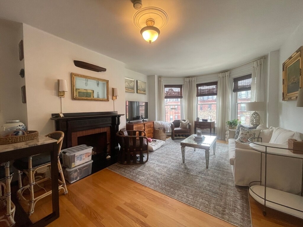 Primary Photo - 218 Newbury St