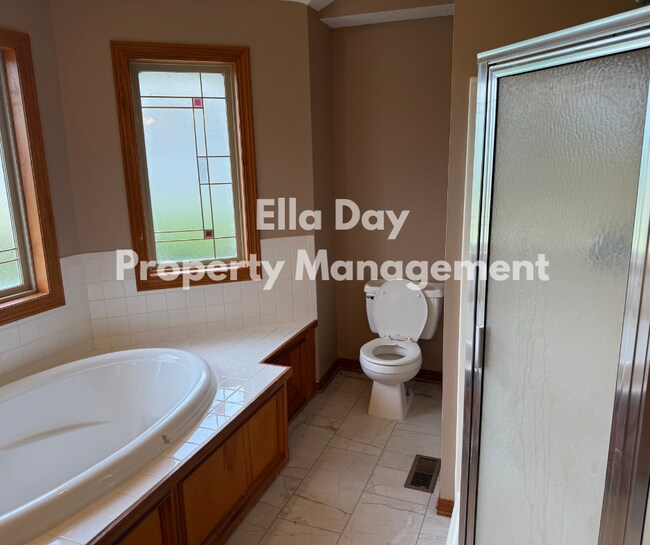Foto del edificio - 3025 Triple Creek Dr