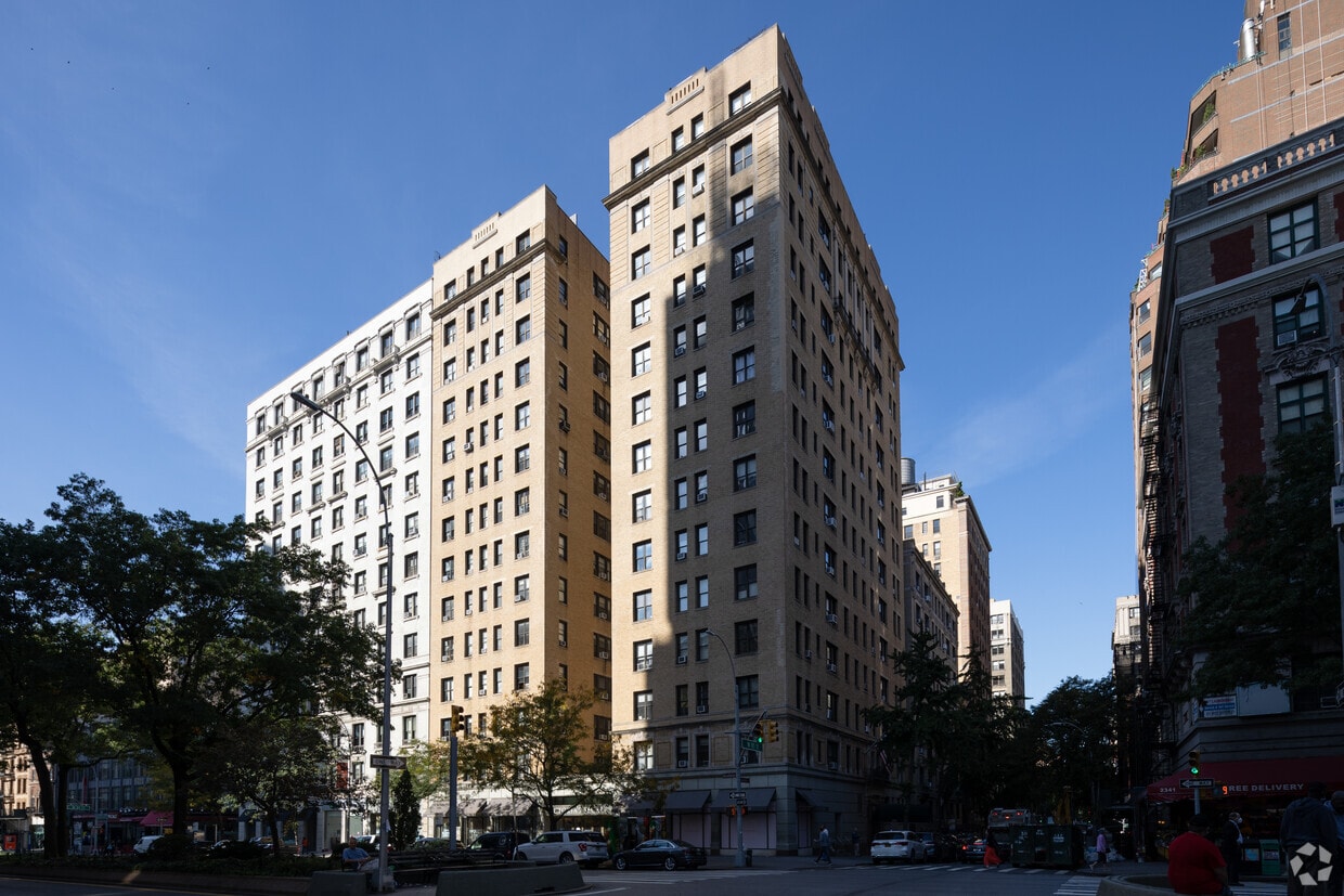 Building Photo - 2333 Broadway