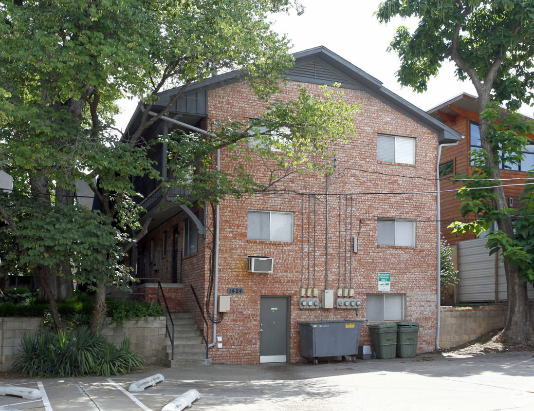 Building Photo - Trenton Colonial Apartments