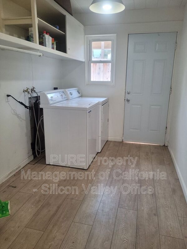 Building Photo - 340 Ely Pl