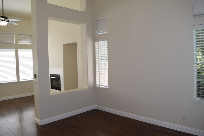 Building Photo - 816 Madison Way