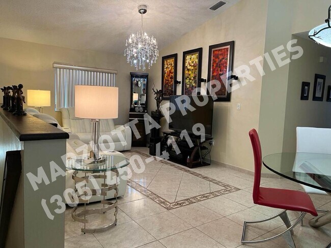 Sala de estar - 2553 W 76th St