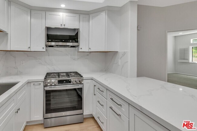 Foto del edificio - 4477 Woodman Ave