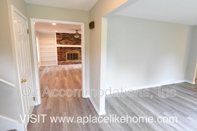 Building Photo - 12119 W 99th Terrace