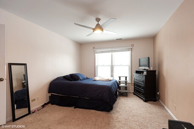 Building Photo - 2545 Live Oak Ln