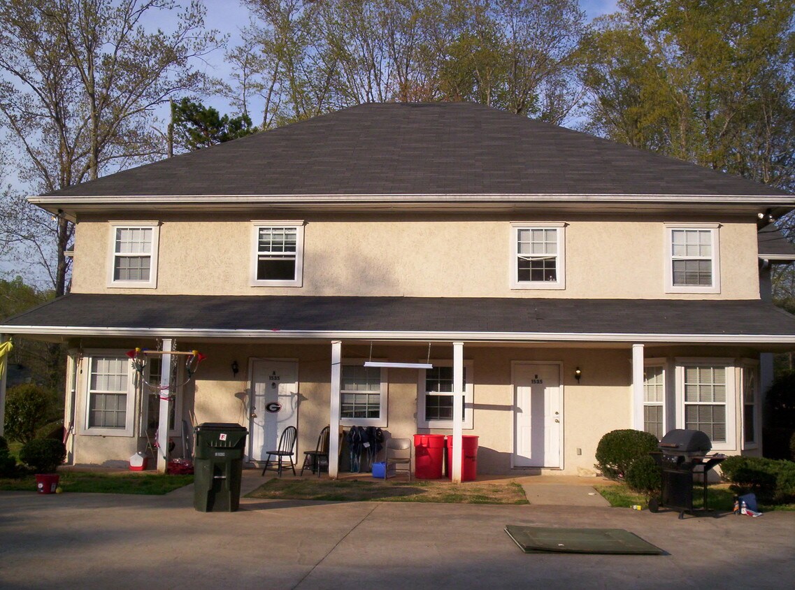 Primary Photo - 1300 Cedar Shoals Dr