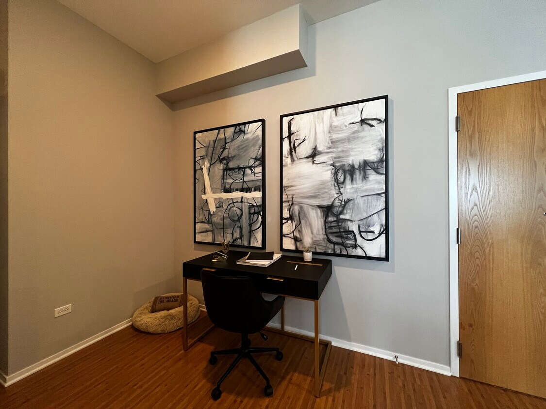 Primary Photo - 555 N Michigan Ave
