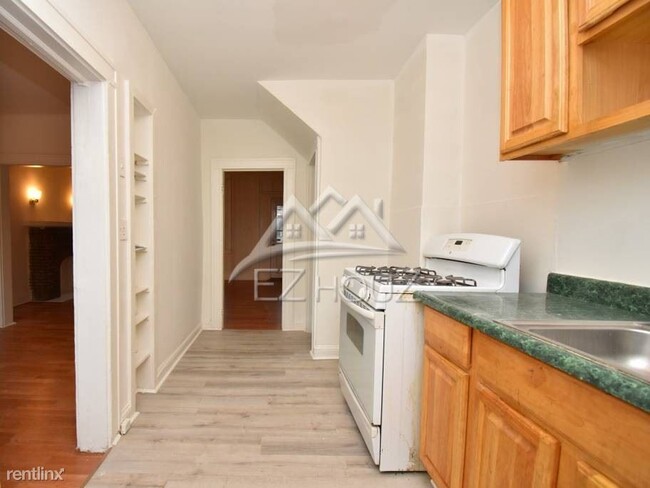 Building Photo - 3 br, 1 bath House - 7 North Abington Avenue
